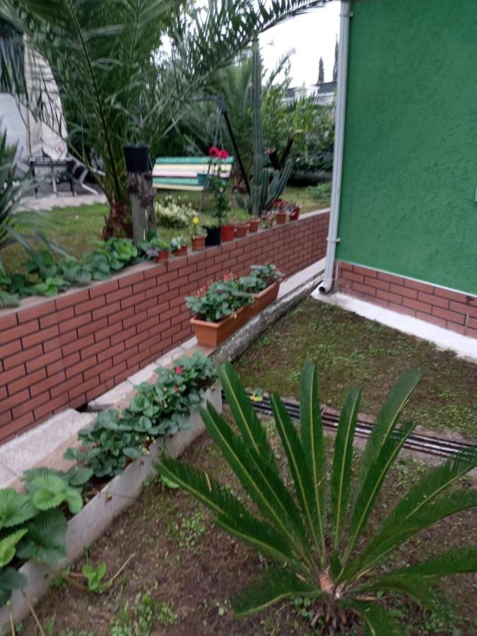 Sister'S Warm Guest House Batumi Luaran gambar