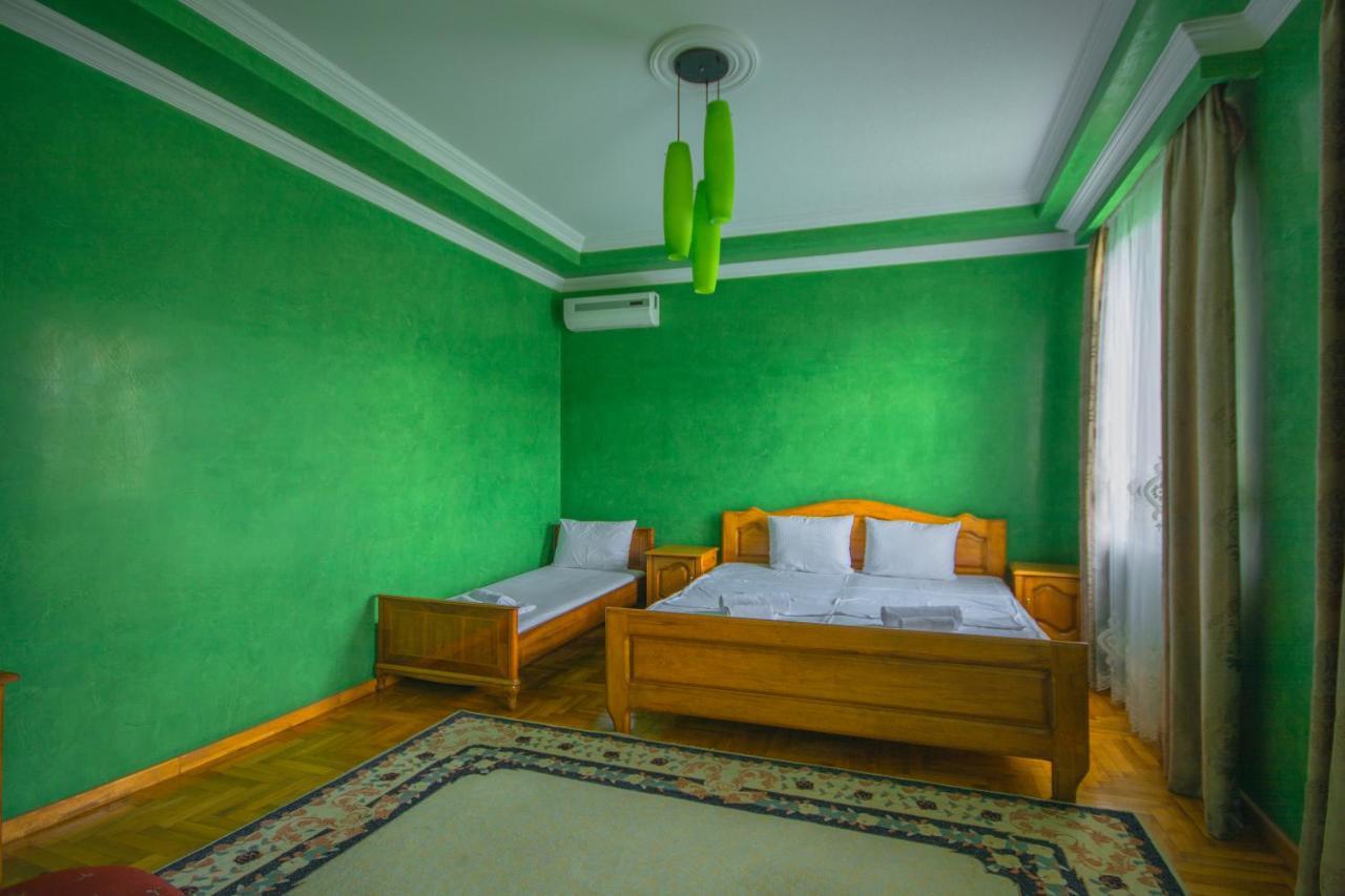 Sister'S Warm Guest House Batumi Luaran gambar