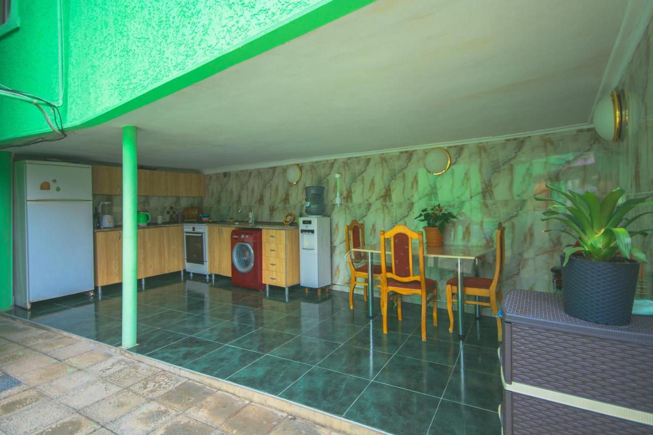 Sister'S Warm Guest House Batumi Luaran gambar